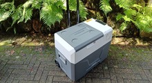 Kühlbox mit Rollen von Arebos