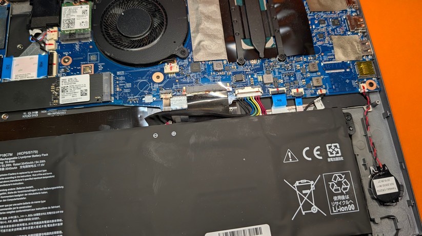 Laptop-Akku tauschen – Bilderstrecke