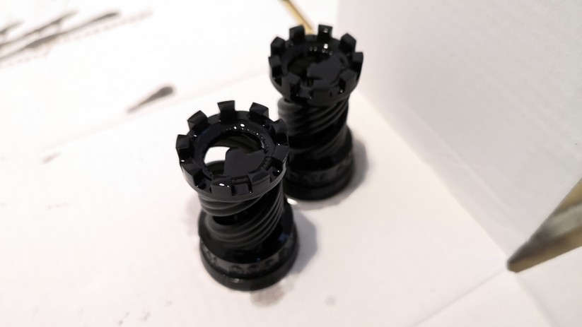 Die 5 cm hohen Schachfiguren bestehen aus 1000 Schichten und dauern knapp über vier Stunden.