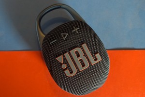 JBL Clip 5 im Test: So gut ist der Mini-Bluetooth-Lautsprecher mit Karabiner