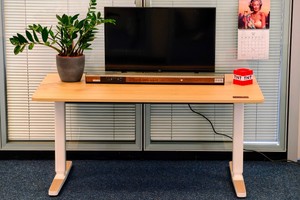 Test: Yaasa Desk Pro – höhenverstellbarer Schreibtisch mit Display in der Platte