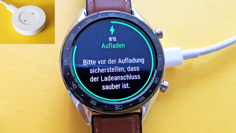 Die Ladestation funktioniert gut, solange die Uhr sauber ist.