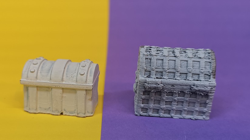 SLA liefert sehr detailreiche Modelle, bei FDM sind die Modelle oft nicht so glatt.