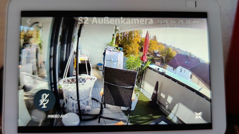 Baseus Security S2: Die Ausgabe des Livestreams auf ein smartes Display wie Echo Show hat im Test problemlos funktioniert. Bei Bedarf informiert Alexa auch über erkannte Bewegungen.