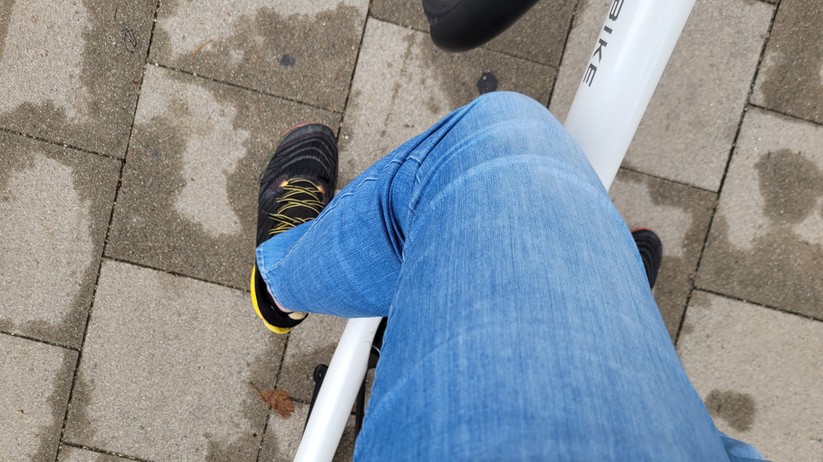 Honbike Uni 4: Die maximale Sitzhöhe ist für unseren 186 cm großen Fahrer nicht optimal.