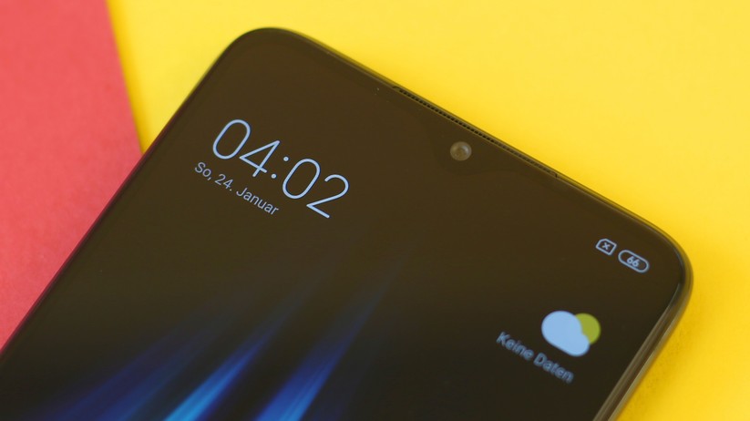 Display mit Tropfen-Notch.