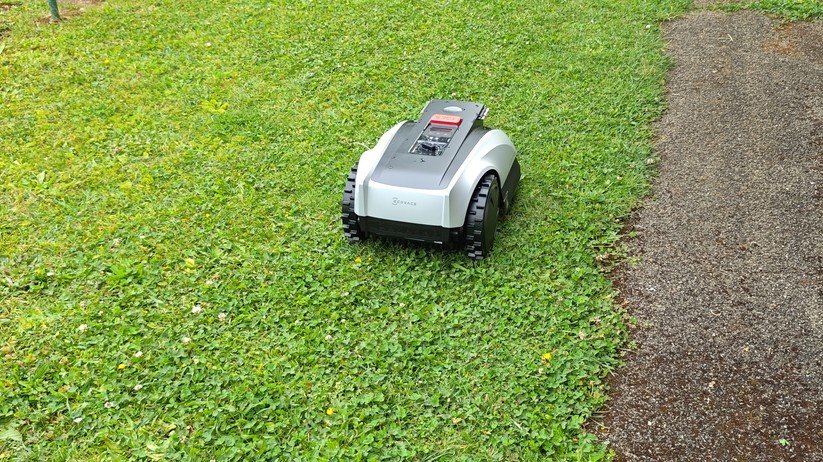 Ecovacs Goat O600 RTK bietet eine Schnittbreite von 19 cm und ist für Rasenflächen bis 600 m². 