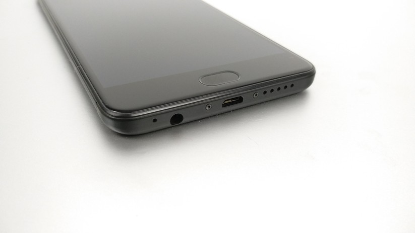 Das Leagoo T5c hat unten einen Mikro-USB-Anschluss und einen Kopfhörerausgang.