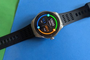  Smartwatch mit EKG und OLED-Display ab 165 Euro