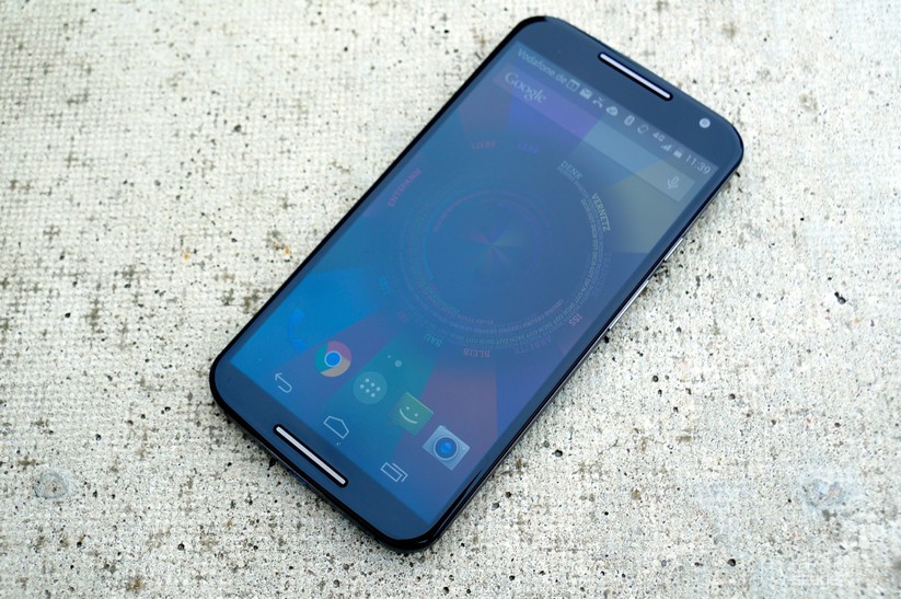 Bei bewölktem Wetter: Das Display des Moto X ist schwer lesbar, wie ist es wohl bei direkten Sonnenstrahlen?