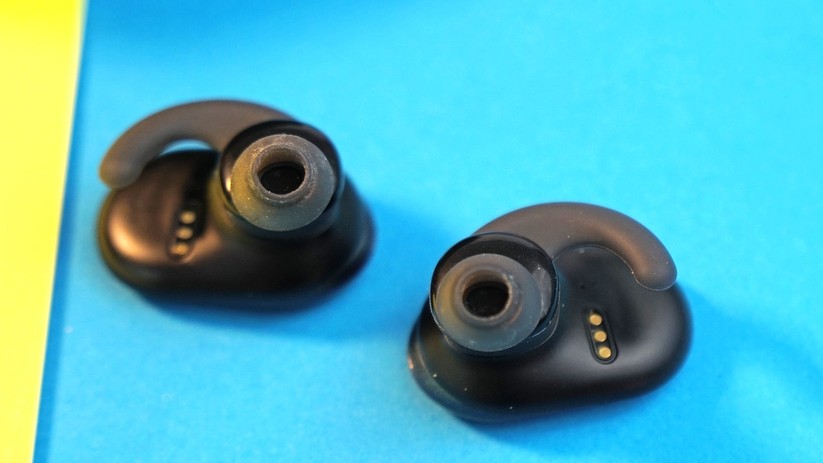 Trotz ihrer Größe sitzen die Skullcandy Push gut im Ohr. 