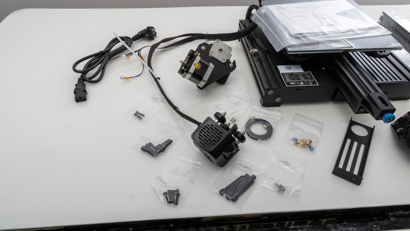 Keine Angst vor der Verkabelung: Alle Stecker und Buchsen sind gut beschriftet.