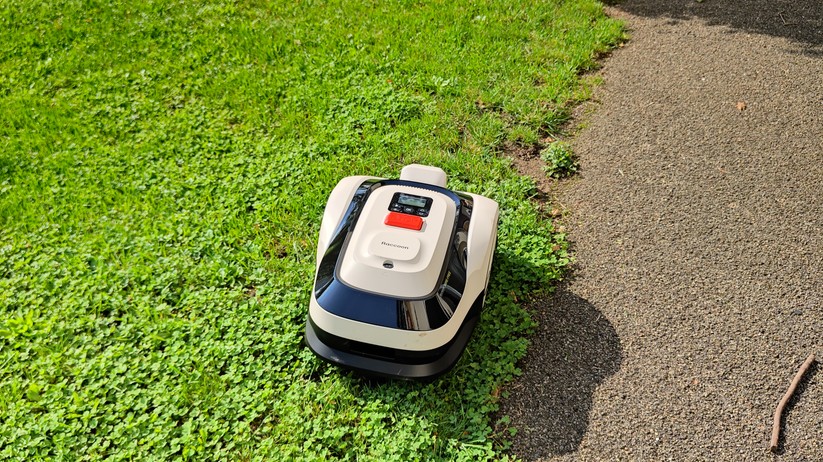 Roboup Raccoon 2 SE: Günstiger Mähroboter ohne Begrenzungskabel für Gärten mit festen Grenzen