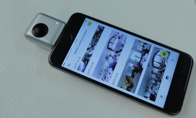 Um sie vernünftig zu nutzen, steht auch die App auf dem Kopf – und das iPhone wird verkehrt herum gehalten.