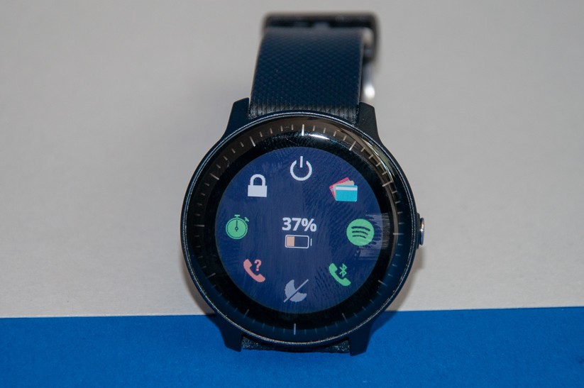 Das Schnellwahlmenü. Rechts oben ist das Brieftaschensymbol für Garmin Pay. 