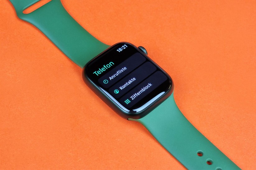 Apple Watch Series 7: Natürlich kann man über die Apple Watch 7 auch telefonieren – entweder mit eigener eSim oder gekoppeltem Smartphone.