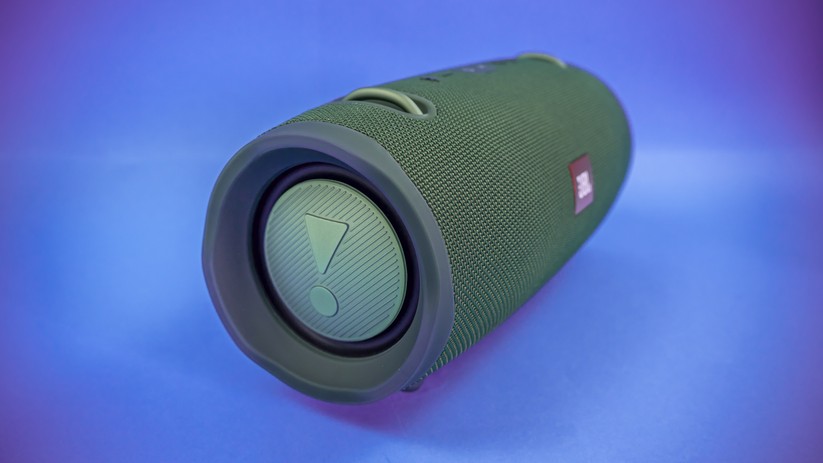 Linker Basstrahler