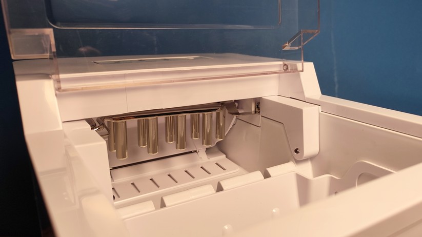 Die Eiswürfelmaschine Silvercrest SEMK 105 B2 von Lidl