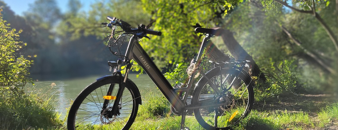 Fafress F26 Pro: City-E-Bike mit 26"-Bereifung, Tiefeinsteiger, App, Bremslicht