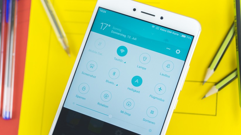 Das Display des Mi Max 2 steht im Vordergrund mit 6,44 Zoll Diagonale.