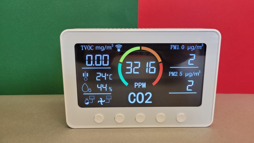 Tuya Smart Air Quality Monitor: Sensoren für Temperatur, Luftfeuchtigkeit, CO₂, TVOC, PM2.5 und PM1.0