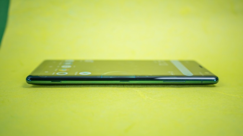 Genau wie alle Xperias, hat auch das Xperia XZ3 eine Kamera-Taste an der Seite.