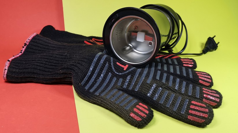 Gadgets für die Küche: Gewürzmühle und hitzefeste Handschuhe