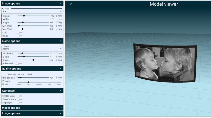 Gebogene Lithophane stehen auch ohne Hilfsmittel und sehen klasse aus. Der Radius kann frei eingestellt werden.