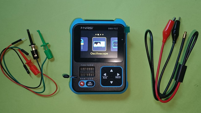 Das handliche DSO-TC3 ist ein digitales Oszilloskop, Transistoderentester und Signalgenerator.