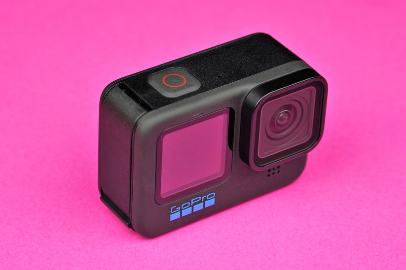 GoPro Hero10 Black: Das Frontdisplay der GoPro ist 1,4 Zoll groß und ermöglicht eine Live-Vorschau auf das ausgewählte Motiv.