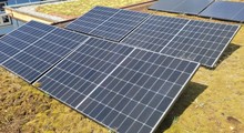 Solakon On Power: Balkonkraftwerk mit vier Solarmodulen und 3,2 kWh großem Stromspeicher