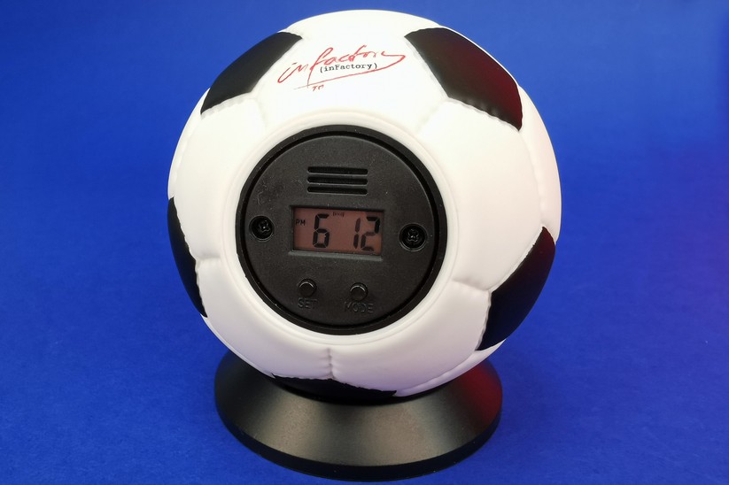 Bitte nicht zu fest treten: Fußball-Wecker, zur Verfügung gestellt von Pearl