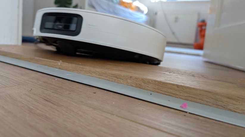 Schwellen bis 3 cm sind für den Roborock Saros 10 keine Hürde.