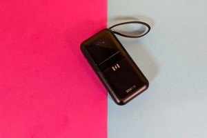 Integrierte Kabel mit Lightning & USB-C: Selore & S-Global Powerbank 30W im Test