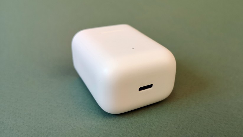 Die USB-Buchse ist ein Sammelpunkt für Flusen und Fussel.
