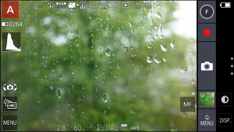 Die Kamera-App vom CM1 erinnert stark an die aktuellen spiegellosen Kameras von Panasonic.