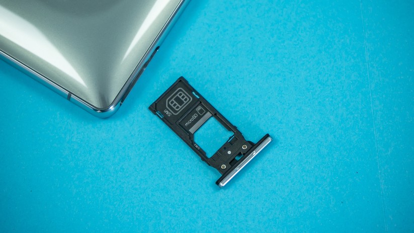 SIM- und Speicherkarten-Halter des Sony Xperia XZ2 Premium