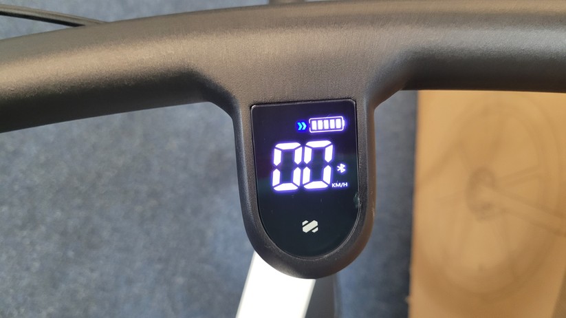 Honbike Uni 4: Das Display signalisiert die unterschiedlichen Unterstützungsstufen mit farbigen Symbolen.
