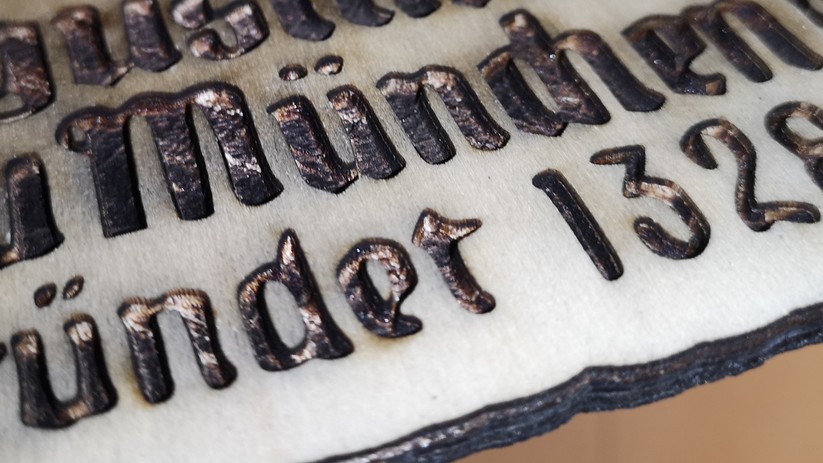 Atomstack A20 Pro: Die ersten Versuche sehen noch nicht so toll aus – hier wurde zu viel Leistung benutzt.