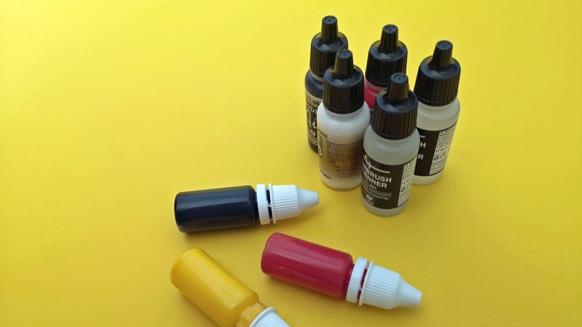 Auf den ersten Blick sehen sich Noname-Produkt und Marken-Farbe ähnlich, wer sie benutzt, erkennt aber schnell den Unterschied.