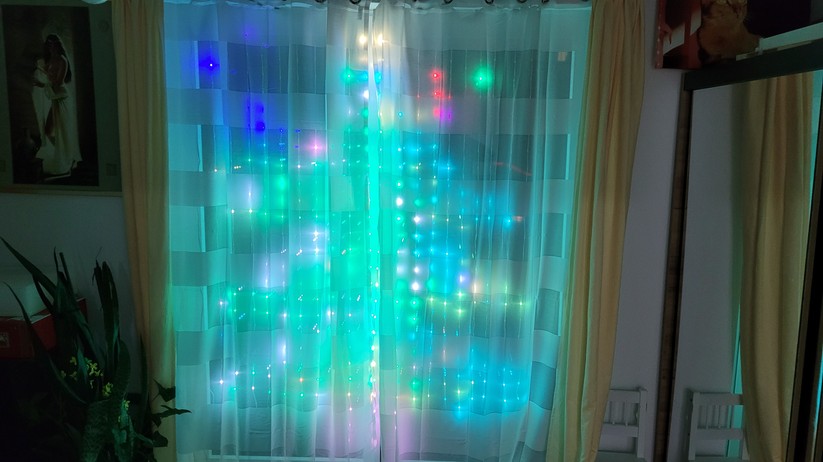 Govee Curtain Lights mit Christbaum-Motiv