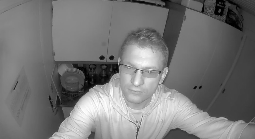Die IR-LEDs leuchten den Tatort auch in kompletter Dunkelheit gut aus. Die Detailverluste durch die Bildkompression sind bei im IR-Modus besonders gut sichtbar.