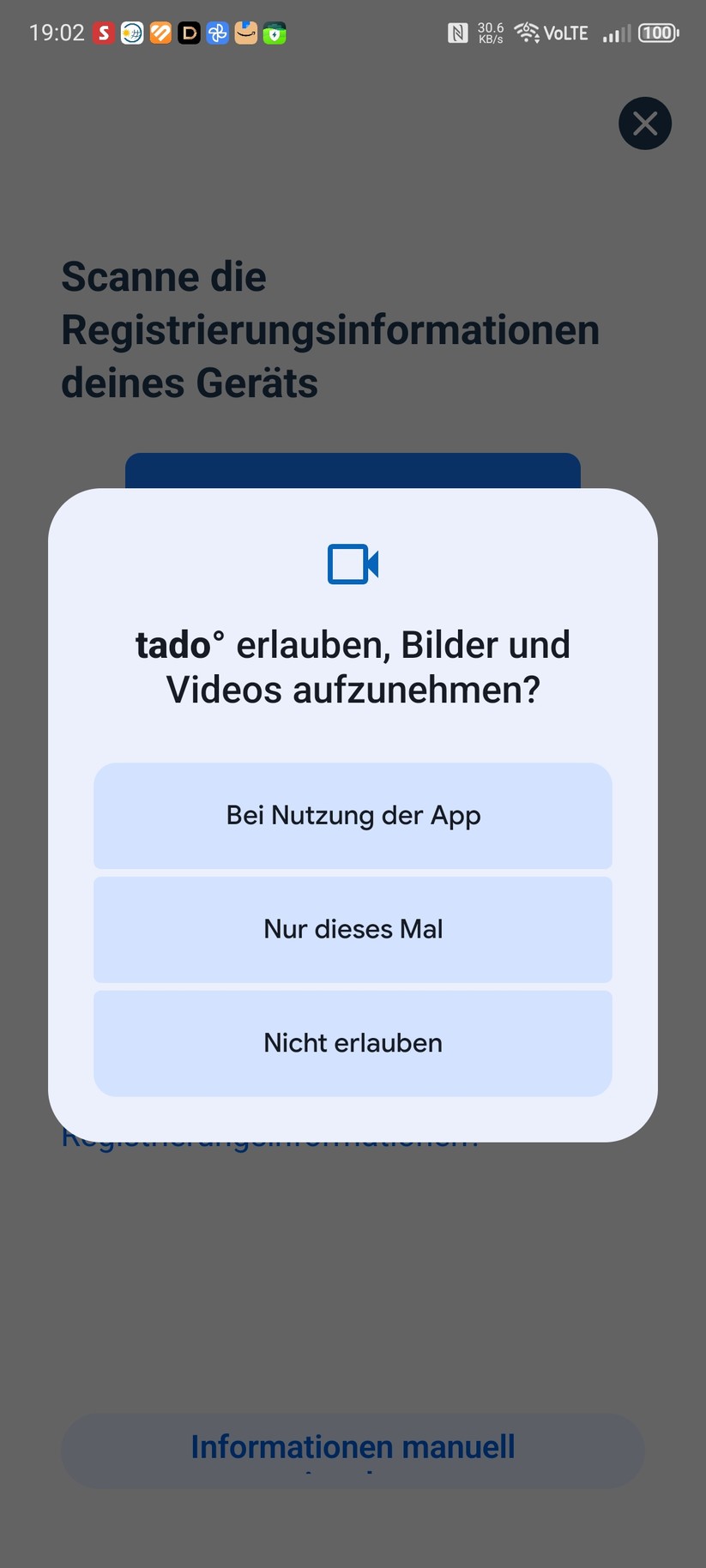 Die Tado-App erleichtert nicht nur die Inbetriebnahme mit zahlreichen Grafiken, sondern bietet auch eine einfache Bedienung, inklusive Erstellung von Heizplänen und liefert zudem detaillierte Informationen zum Heizbetrieb. Der volle Funktionsumfang steht allerdings nur mit einem kostenpflichtigen Abo zur Verfügung. Dafür muss man entweder 4 Euro monatlich oder 30 Euro jährlich bezahlen.