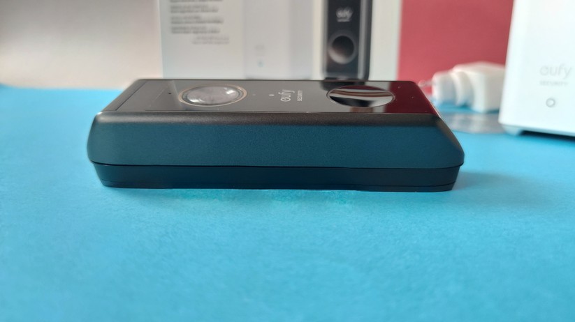 Eufy Video Doorbell Dual 2K: Mitgeliefert wird eine flache Halterung.
