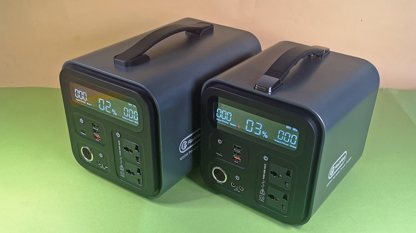 Flashfish UA1100 (links) und Flashfish UA550 (rechts)