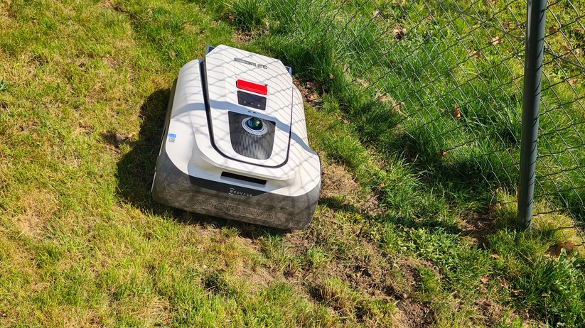  Dank eines Dual-Lidar-Navigationssystems kommt Ecovacs’ Spitzenmodell ohne Satellitennavigation und Begrenzungsdraht aus. 
