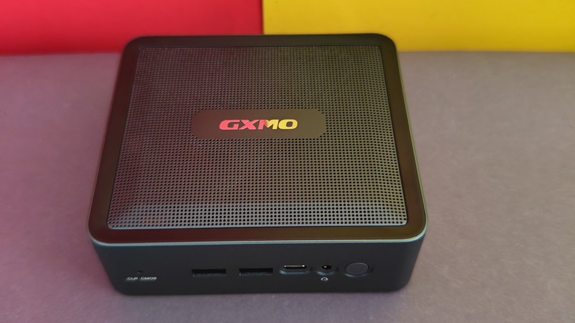 Mini-PC GXMO/Alliwava H56: Das Gehäuse ist einwandfrei verarbeitet. Sämtliche Schnittstellen sind leicht zugänglich und schließen bündig mit dem Gehäuse ab.