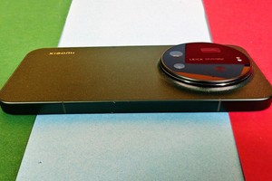  High-End-Smartphone mit bärenstarker Telelinse