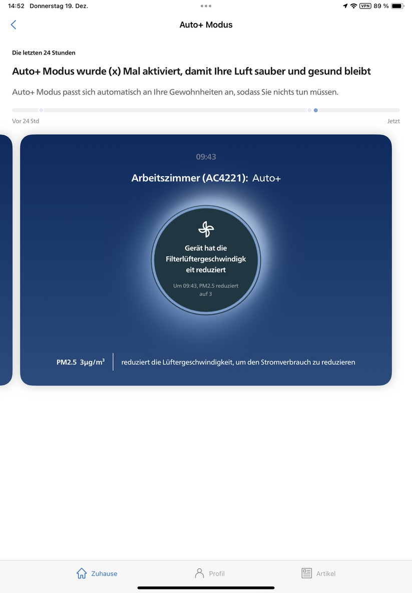 Mit der App Air+ können Anwender den Philips-Lufteiniger nicht nur einfach steuern und Zeitpläne anlegen. Sie bietet auch Informationen zur Funktionsweise des Geräts und zur Luftqualität. Außerdem integriert sie das Benutzerhandbuch und erläutert die Vorgehensweise für Reinigung und Austausch der Filter. 