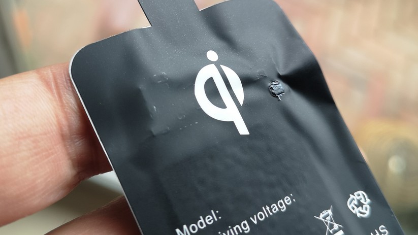 Die Schutzhülle ist geschmolzen und gibt den Blick auf das überhitzte Bauteil frei.